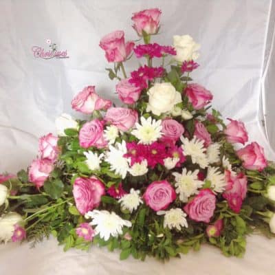 Roses and chrysanthemum floral arrangement