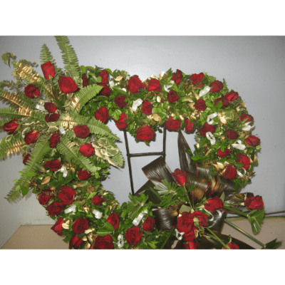 red roses wreath